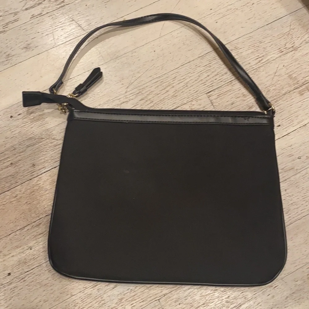Tutilo New York black nylon wristlet lap top bag size 12/9 Guc